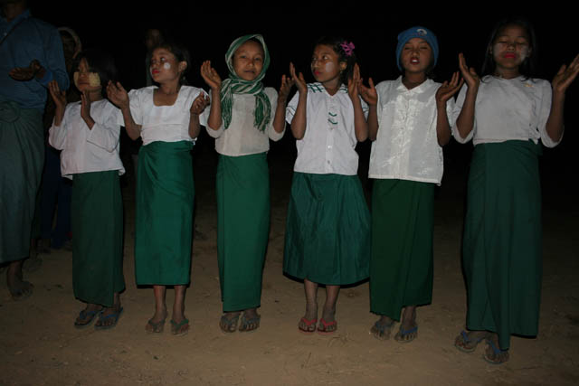 Children and singing. Aye village, Chin State. Myanmar (Burma).